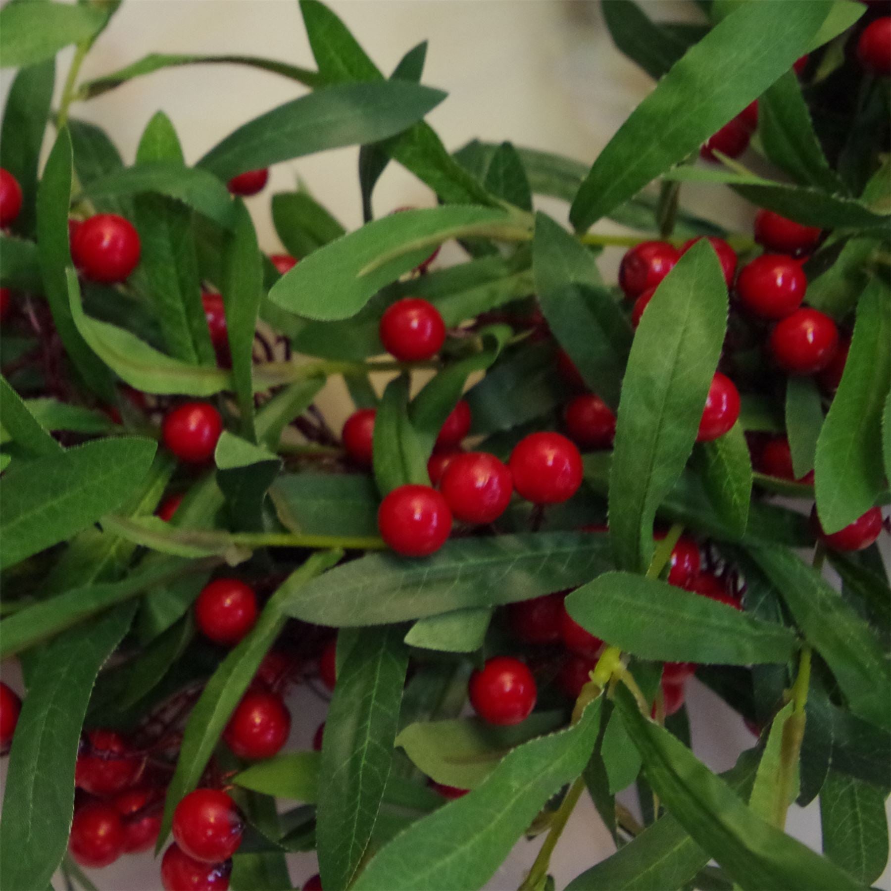 Artificial 60cm Christmas Mistletoe Leaf Red Berry Floristry Wreath